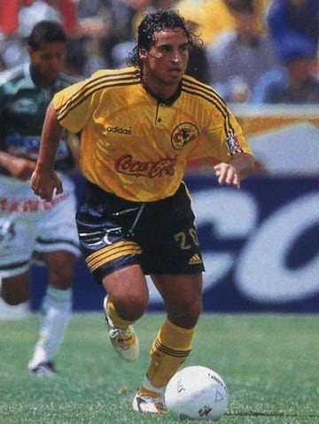 El 'Pelusa' jugó 98 partidos y anotó 14 goles entre 1999 y 2001.