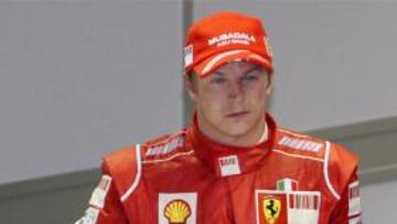 <b>TRISTEZA.</b> El piloto finés de Ferrari sabe que éste no está siendo su año y que sólo le queda ayudar a su compañero de escudería.