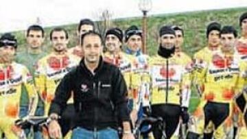 <b>LA BRIGADA AMARILLA. </b>Con Matxin en primer término, los guerrilleros del Saunier Duval iniciaron su preparación en Torrelavega.