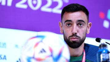 Doha (Qatar), 23/11/2022.- Bruno Fernandes of Portugal attends a press conference at Qatar National Convention Center (QNCC) in Doha, Qatar, 23 November 2022. Portugal will face Ghana in the FIFA World Cup 2022 group H on 24 November 2022. (Mundial de Fútbol, Catar) EFE/EPA/ALI HAIDER