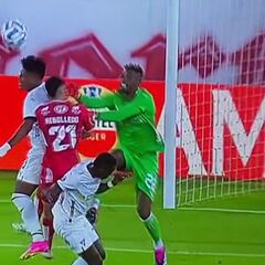 Rebolledo muestra cómo le quedó el rostro tras brutal puñetazo