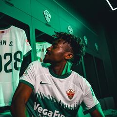 El Elche hace oficial la renovación de John hasta 2028