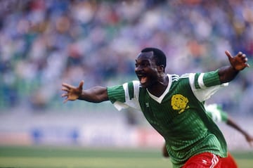 Uno de los mejores futbolistas africanos de la historia. Despuntó en España 82, figuró en Italia 90 con 38 años y en EEUU 94 se convirtió en el jugador más longevo (42 años) en anotar en un Mundial.