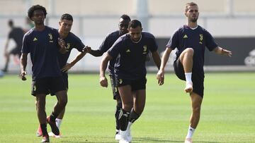 Juan Guillermo Cuadrado es duda en la titular del técnico Allegri para el partido entre Juventus y Cagliari, por la fecha 11 de Serie A de Italia.
