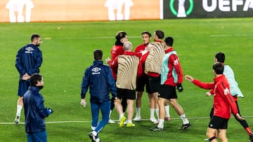Entrenamiento del Rayo en el Estadio de Vallecas.