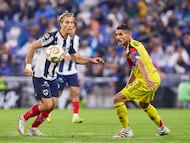 Sergio Canales (L) of Monterrey fights for the ball with Jonathan Dos Santos (R) of America during the quarter-final first match between Monterrey and America as part of the Liga BBVA MX, Torneo Apertura 2025 at BBVA Bancomer Stadium, on November 26, 2025 in Monterrey, Nuevo Leon, Mexico.