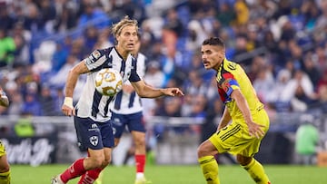 Sergio Canales (L) of Monterrey fights for the ball with Jonathan Dos Santos (R) of America during the quarter-final first match between Monterrey and America as part of the Liga BBVA MX, Torneo Apertura 2025 at BBVA Bancomer Stadium, on November 26, 2025 in Monterrey, Nuevo Leon, Mexico.