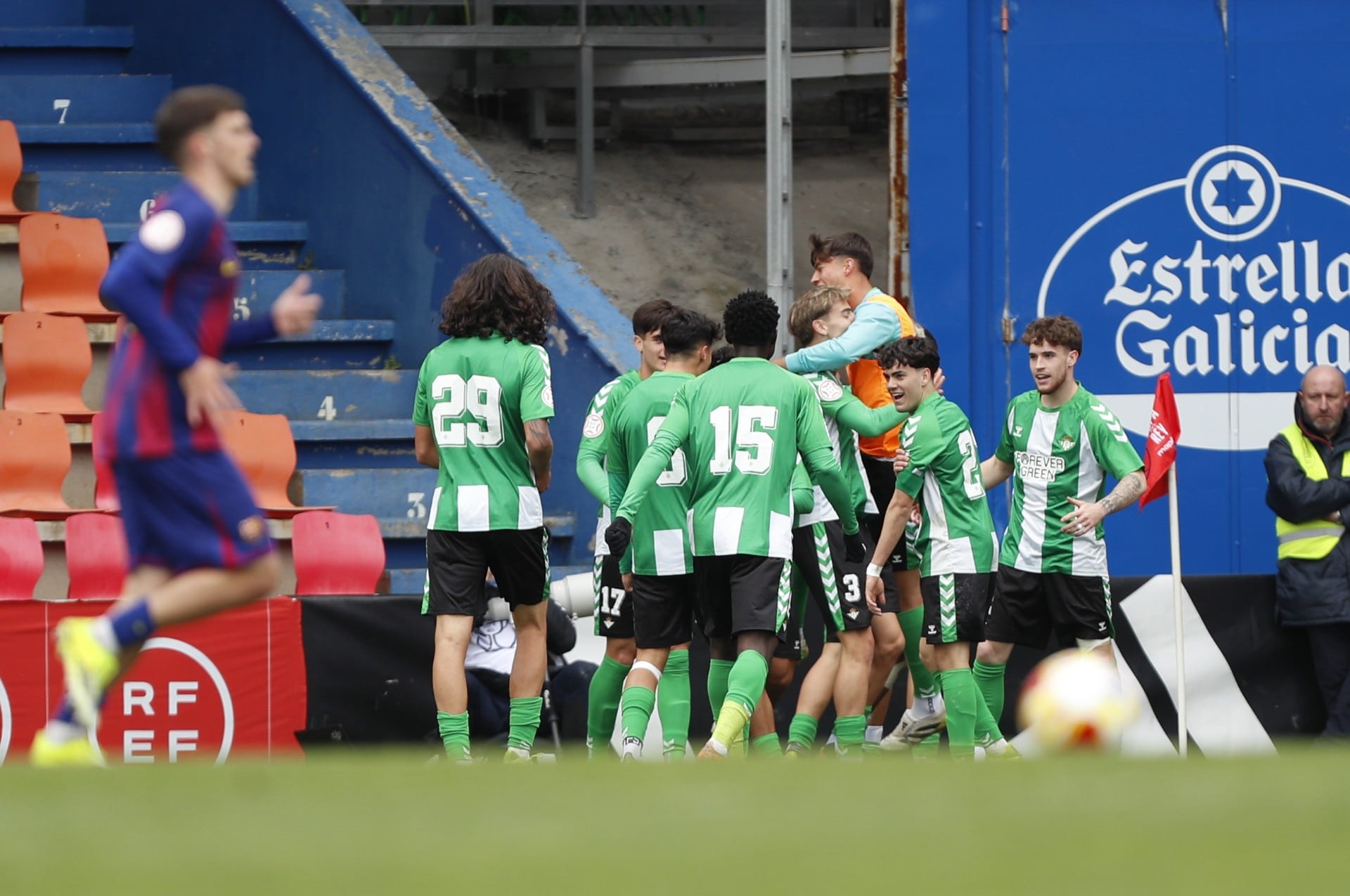 El Betis destroza al Barcelona y se proclama campeón de Copa