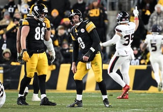 Aaron Rodgers respalda a Mike Tomlin tras la eliminación de los Steelers ante los Texans