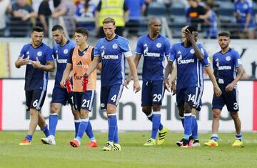 Schalke 04 disappointed after failing to overcome Eintracht Frankfurt with a one-man advantage.