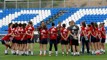 Espa?a inicia la preparaci¨®n del Mundial con las 23 mundialistas