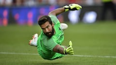 Klopp applauds Alisson after solid debut against Napoli