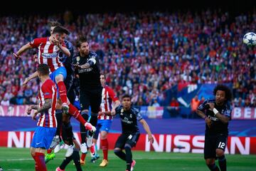 El Derbi de Madrid volvió a ser para el Real Madrid en Champions. Después de haber disputado la final el año anterior, estos dos equipos se vieron las caras previo a la final dando como ganador al Real Madrid con un global de 4-2. Este fue el último partido europeo para el Estadio Vicente Calderón. 