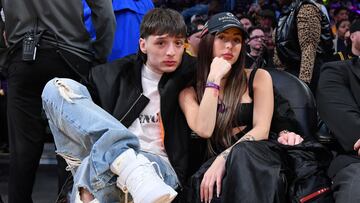 LOS ANGELES, CALIFORNIA - FEBRUARY 08: Peso Pluma (L) and Nicki Nicole attend a basketball game between the Los Angeles Lakers and the Denver Nuggets at Crypto.com Arena on February 08, 2024 in Los Angeles, California. NOTE TO USER: User expressly acknowledges and agrees that, by downloading and or using this photograph, User is consenting to the terms and conditions of the Getty Images License Agreement. (Photo by Allen Berezovsky/Getty Images)