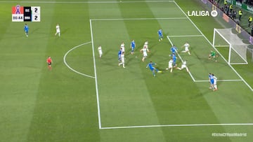 El Real Madrid empató 2-2 ante Elche tras comenzar en desventaja. En el 87’, el inglés marcó el tanto que mantuvo al equipo en lo más alto de la tabla, quedando a un punto sobre Barcelona.