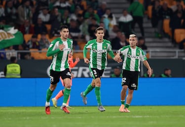 Los jugadores del Betis celebran el 2-5 de Llorente al Barcelona. 