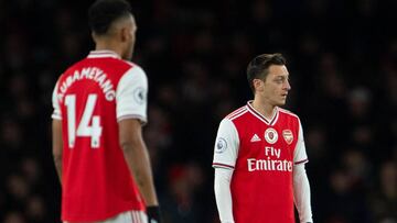 Mesut Özil durante un partido con Arsenal.