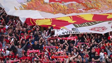 LONDON, ENGLAND - APRIL 16: Liverpool fan hold scarves aloft during The Emirates FA Cup Semi-Final match between Manchester City and Liverpool at Wembley Stadium on April 16, 2022 in London, England. (Photo by Marc Atkins/Getty Images)