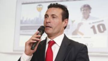 Salvo se hace preguntas sobre la gestión de Manuel Llorente