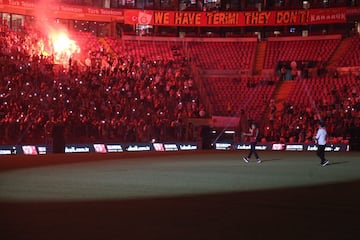 Falcao García fue presentado juntos con los otros refuerzos del Galatasaray en el Türk Telekom Stadium, ante más de 15 aficionados que vibraron cuando anunciaron al delantero colombiano. 
