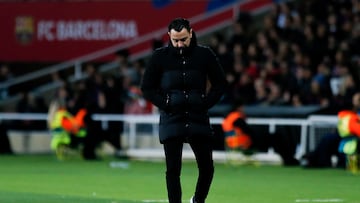 A defeat in the first leg of the Champions League could prove to be fatal for the Blaugrana coach. Rafa Márquez is lined up as a possible emergency solution.