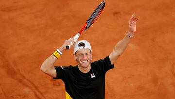 Tennis - French Open - Roland Garros, Paris, France - October 6, 2020  Argentina&#039;s Diego Schwartzman celebrates after winning his quarter final match against Austria&#039;s Dominic Thiem  REUTERS/Christian Hartmann