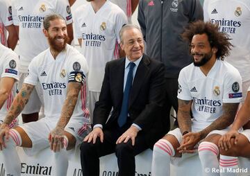 Florentino Pérez, presidente del Real Madrid, junto a los capitanes Sergio Ramos y Marcelo. 