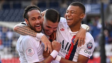 (From L) Paris Saint-Germain's Brazilian forward Neymar, Paris Saint-Germain's Argentine forward Mauro Icardi and Paris Saint-Germain's French forward Kylian Mbappe celebrate after scoring a goal during the friendly football match Paris Sai