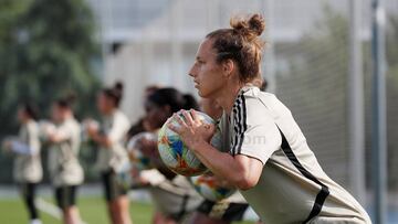 Babett Peter, jugadora del Real Madrid durante el primer entrenamiento del equipo.