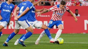 GRAF195. GIRONA, 11/06/2022.- El centrocampista del Girona Pol Lozano (d), durante el partido de ida de la final de ascenso a LaLiga Santander entre el Girona y Tenerife, en el Estadio de Montilivi. EFE/David Borrat
