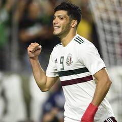 Jiménez disfruta vacaciones; Wolves cuida a su estrella