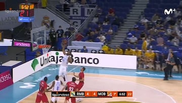 Ha venido para divertir al madridismo: el gesto de Yabusele tras matazo a una mano