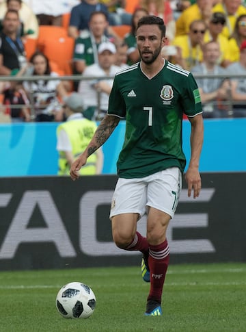 Durante dos años, los regios intentaron repatriar al seleccionado nacional quien se negaba dejar Europa, pero al ver que las opciones eran prácticamente nulas en el Viejo continente decidió volver a México.