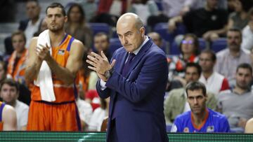 Jaume Ponsarnau, durante un partido de la Liga Endesa con el Valencia Basket