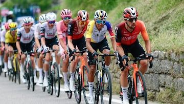 Ineos Grenadiers' Colombian rider Egan Bernal (2nd R) rides during the 15th stage of the 108th Giro d'Italia cycling race of 219kms from Fiume Veneto to Asiago on May 25, 2025. (Photo by Luca Bettini / AFP)