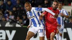 Martin Braithwaite pelea un bal&oacute;n con Dani Carvajal durante un partido de Liga Santander entre Legan&eacute;s y Real Madrid.