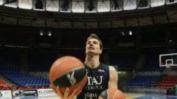 <b>MALABARISTA. </b>En el primer partido Splitter aprovechó cada balón.