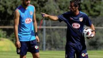 <b>ALECCIONADO. </b>Quique le da instrucciones a Mario Suárez en Los Ángeles de San Rafael.