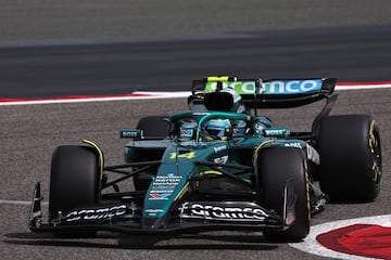 Fernando Alonso (Aston Martin AMR25). Sakhir, Bahréin. F1 2025.