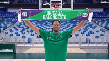 Kameron Taylor con la bufanda del Unicaja.
