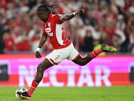 Santa Fe's forward #11 Hugo Rodallega controls the ball during the Superliga final second-leg football match between Independiente Santa Fe and Junior at the Nemesio Camacho El Campin Stadium in Bogota on January 21, 2026. (Photo by RAUL ARBOLEDA / AFP)