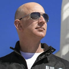 When is Jeff Bezos’ Blue Origin scheduled for first trip to land astronauts on the Moon?