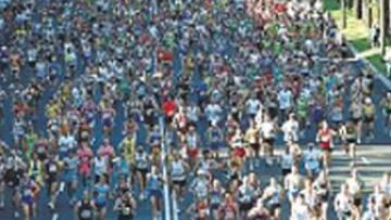 MULTITUD. Casi 13.000 corredores llenaron las calles de Madrid.