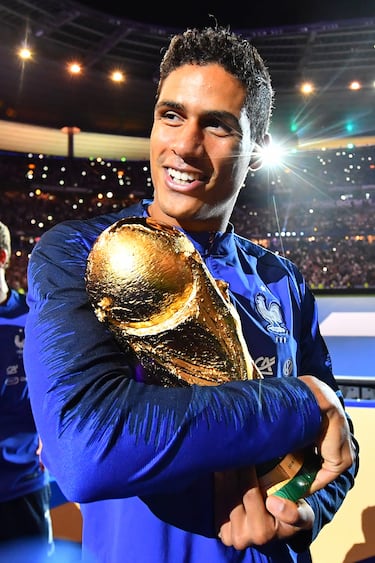 El central francés destacó por su dilatada etapa en el Real Madrid, equipo en el que permaneció 10 temporadas y conquistó 18 títulos entre los que destacam cuatro Champions League y tres ligas. Con su selección conquistó el Mundial de Rusia (2018), la Nations League (2021) y quedó subcampeón en la Copa Mundial de 2022. En 2021 puso rumbo a Manchester para jugar en Old Trafford y está disputando su última temporada como profesional en el Como 1907 de la Serie A a sus 31 años.