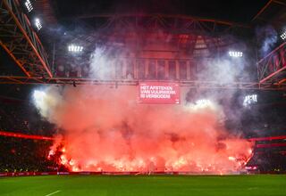 Los ultras suspenden el Ajax-Groningen