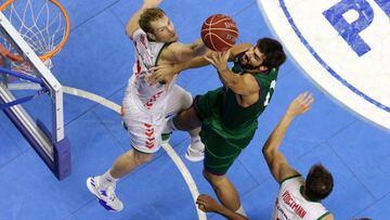 El Unicaja no falló en su pista ante un Baskonia marcado por las bajas de algunos de sus jugadores más importantes.