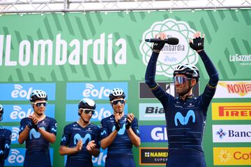 Alejandro Valverde se retiró como profesional con 42 años en un 2022 en el que consiguió tres victorias y podios en clásicas de primer nivel como Strade Bianche (2º) y Flecha Valona (2º). En el Giro de Lombardía, uno de los Monumentos que no figura en su palmarés, colgó la bici junto a Nibali.