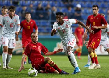 Ansu Fati salió al campo en el minuto 79 contra Montenegro, sustituyendo a Cucurella, y ese estreno le permite convertirse en el segundo futbolista más joven en la historia en debutar con España Sub-21.