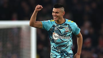 Southampton's Argentinian midfielder Carlos Alcaraz celebrates after scoring the early opening goal during the English Premier League football match between Arsenal and Southampton at the Emirates Stadium in London on April 21, 2023. (Photo by Adrian DENNIS / AFP) / RESTRICTED TO EDITORIAL USE. No use with unauthorized audio, video, data, fixture lists, club/league logos or 'live' services. Online in-match use limited to 120 images. An additional 40 images may be used in extra time. No video emulation. Social media in-match use limited to 120 images. An additional 40 images may be used in extra time. No use in betting publications, games or single club/league/player publications. / 