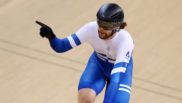 El ciclista ruso Mikhail Yakovlev, con el maillot de Israel durante una prueba de ciclismo en pista.